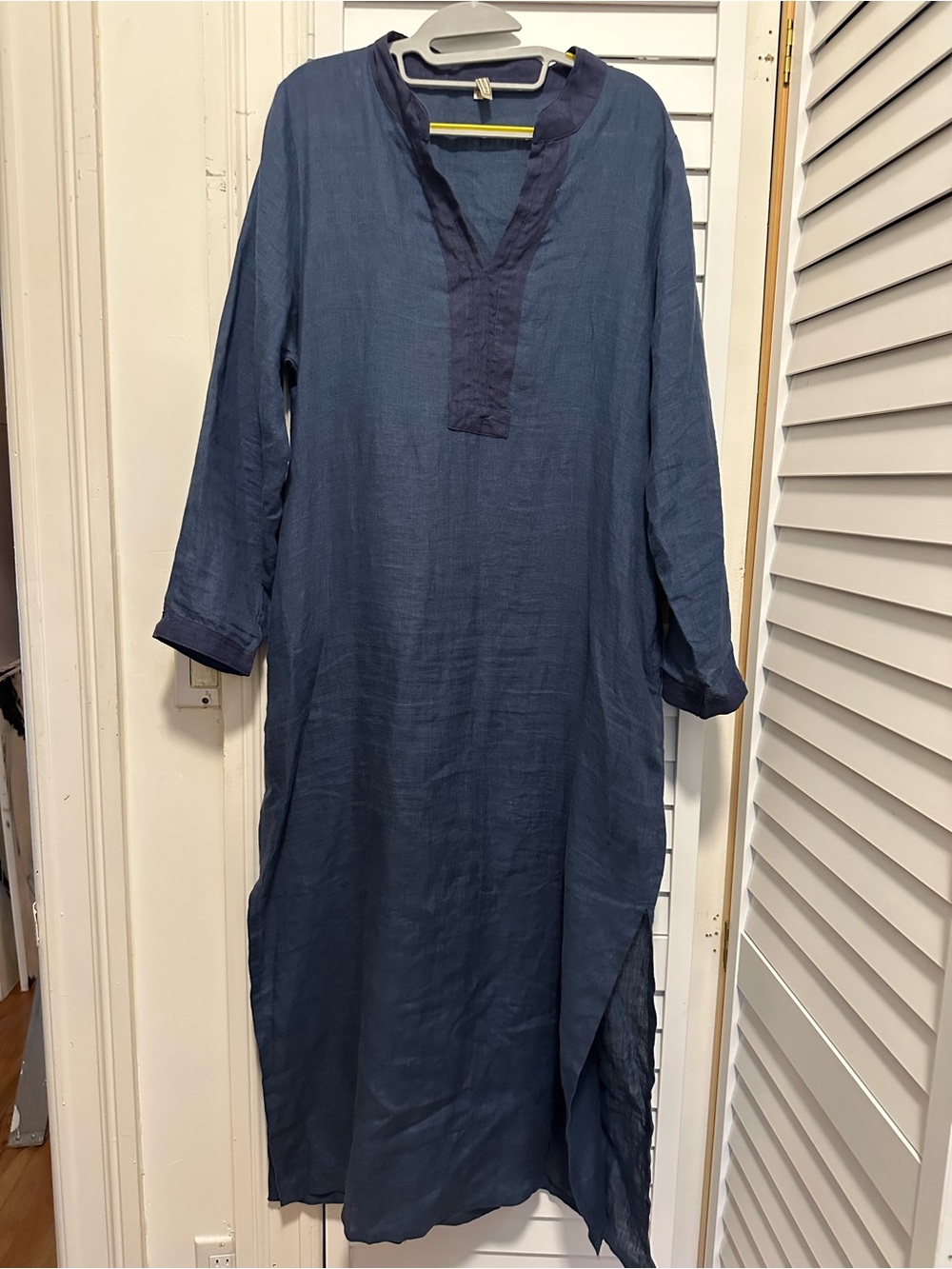 Women's Navy Long Sleeve V-Neck Linen Dress